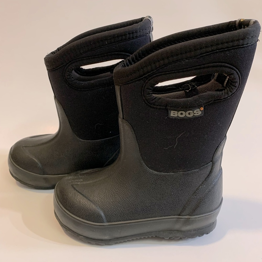 Black Bogs pull on winter boots